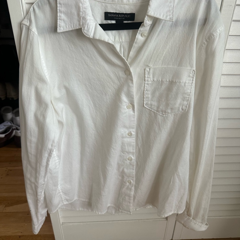 Banana Republic Classic White Button-Down Shirt